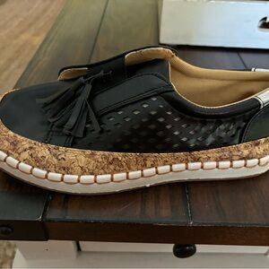 New- size 7 black tassel loafer. Very comfortable and never worn.